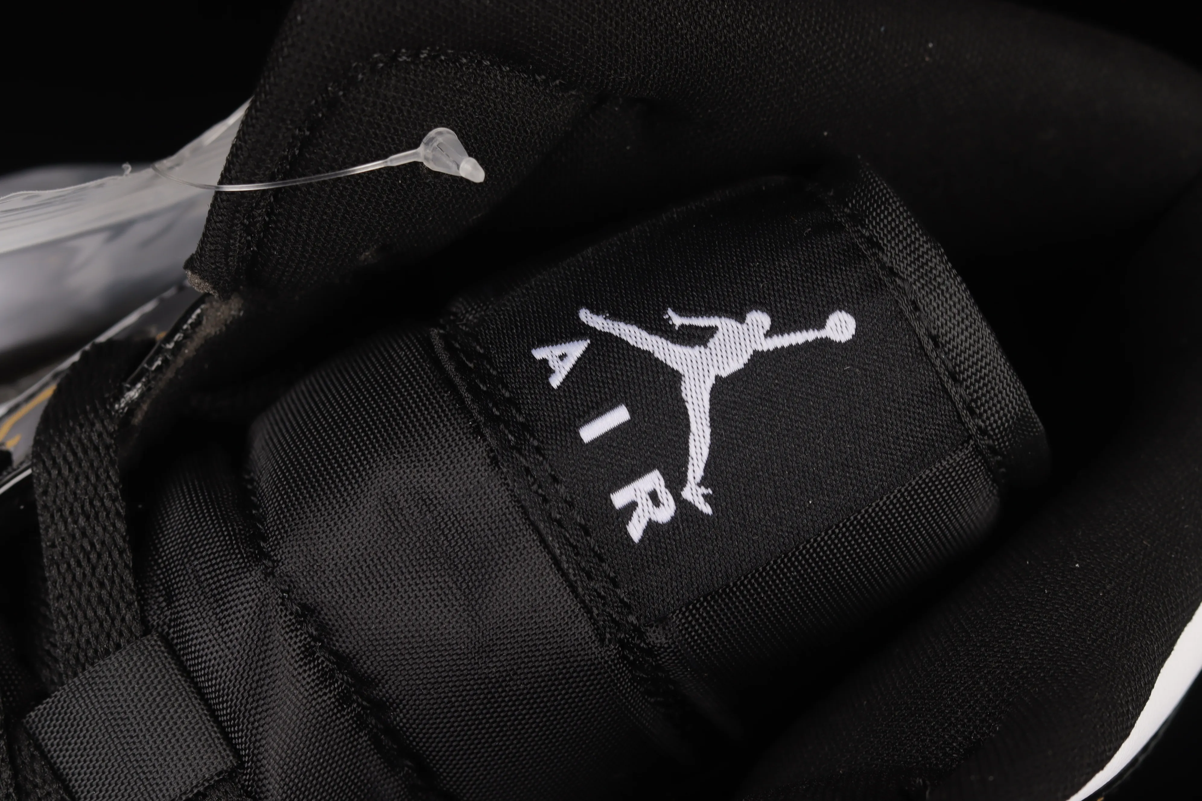 All categories Air Jordan Jordan series basketball shoes Air Jordan 1 Mid Air Jordan 1 Mid AJ1 Joe 1 patent leather black gold mid-top basketball shoes 554724-132